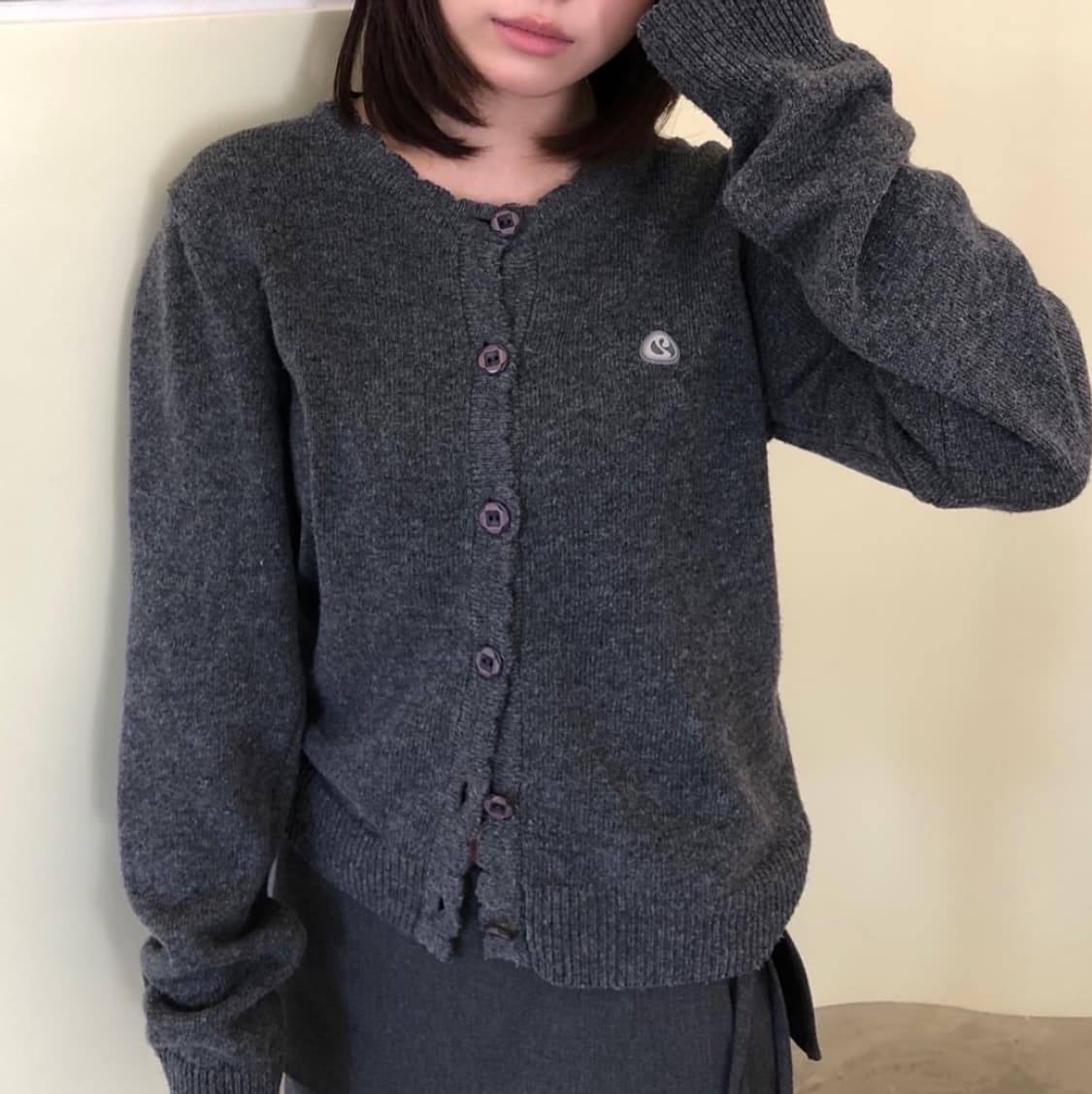코이세이오 플라워 버튼 가디건 그레이 차콜 상품이미지1