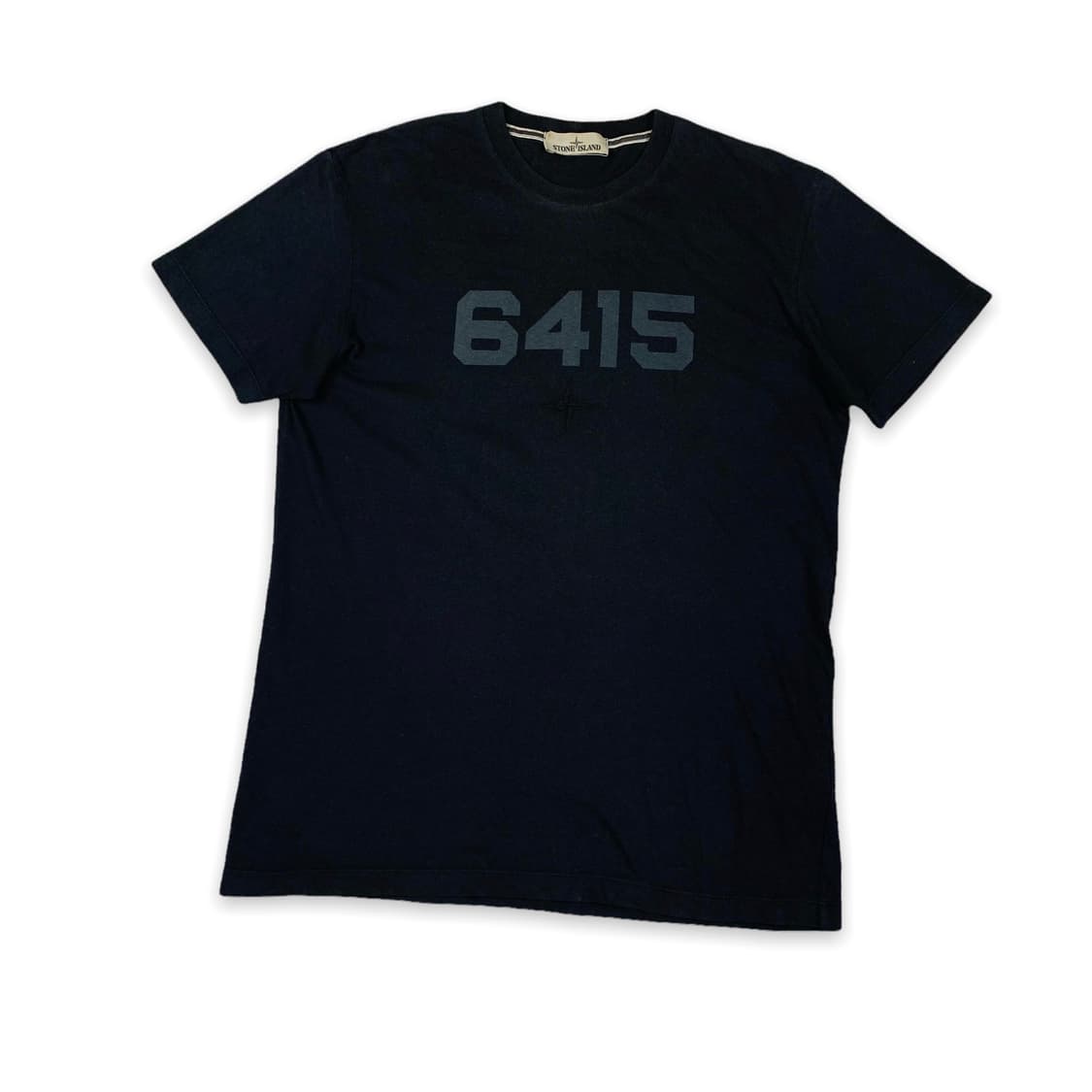 스톤아일랜드 자수로고 다크네이비 하프티 상품이미지1