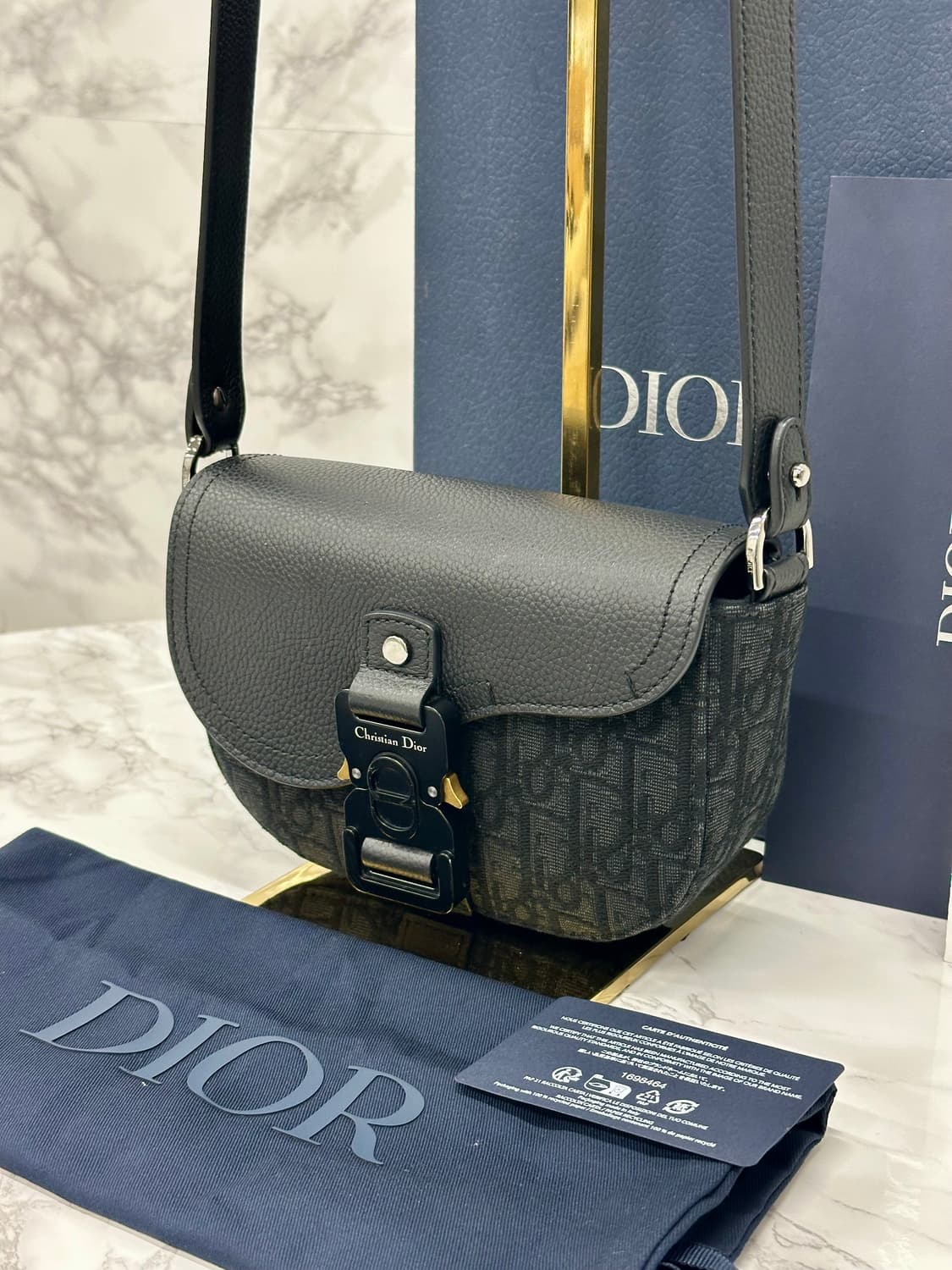 디올 플랩 오블리크 새들 크로스백 블랙 상품이미지2