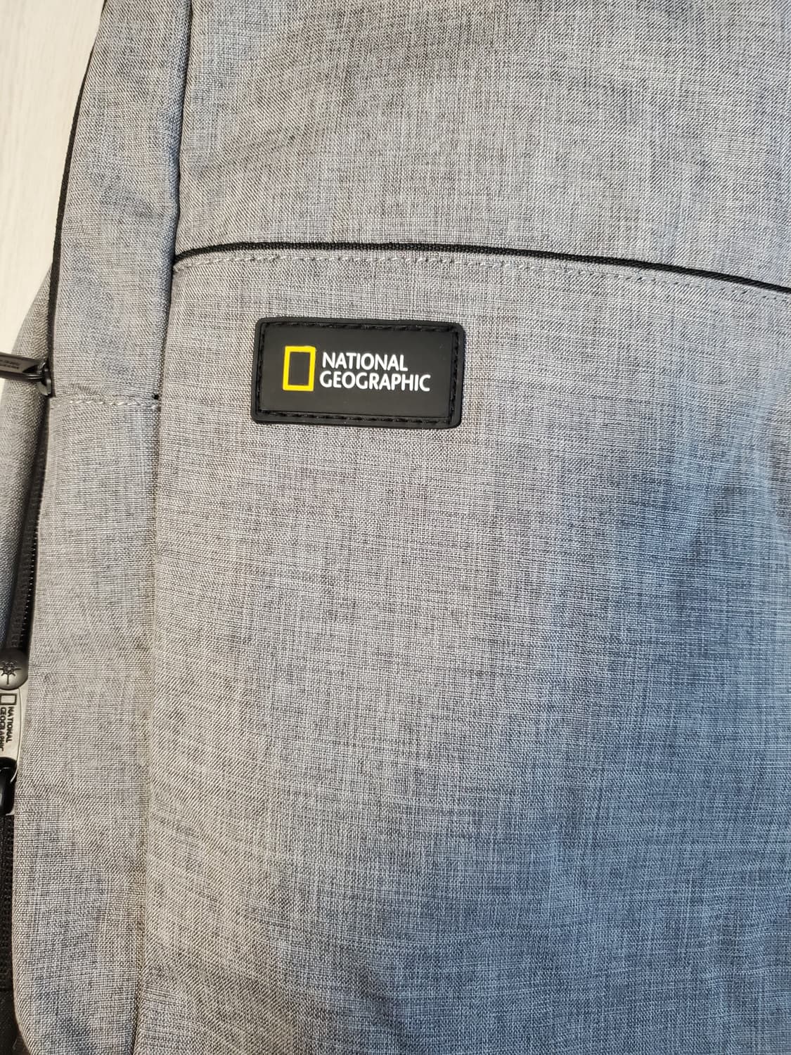 미사용)내셔널지오그래픽 그레이 백팩

여러 중고사이트에도 같이 판매하고  상품이미지2