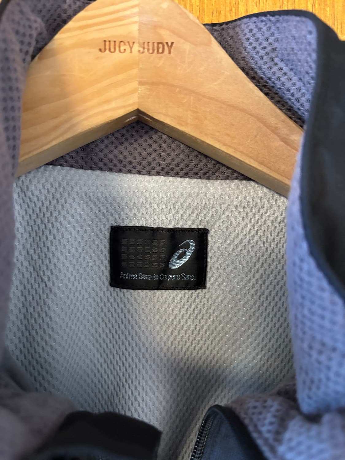 아식스 블랙 바람막이자켓 상품이미지3