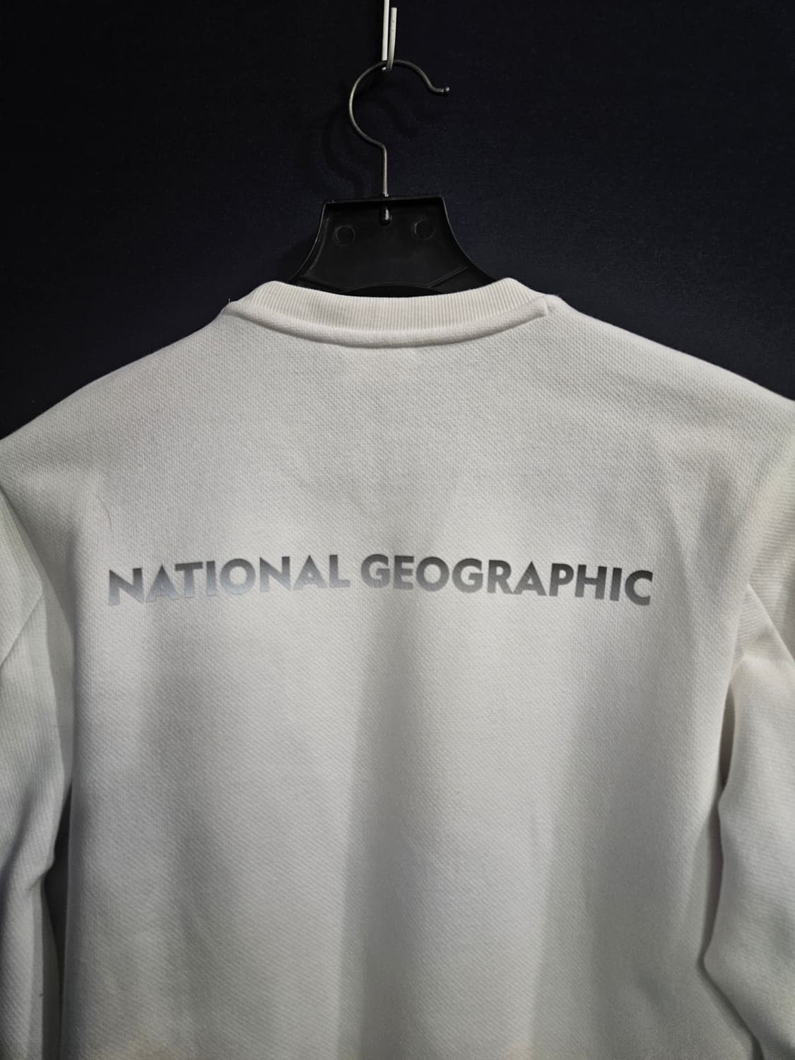 내셔널지오그래픽 화이트 남성 세미오버핏 95 맨투맨  상품이미지8
