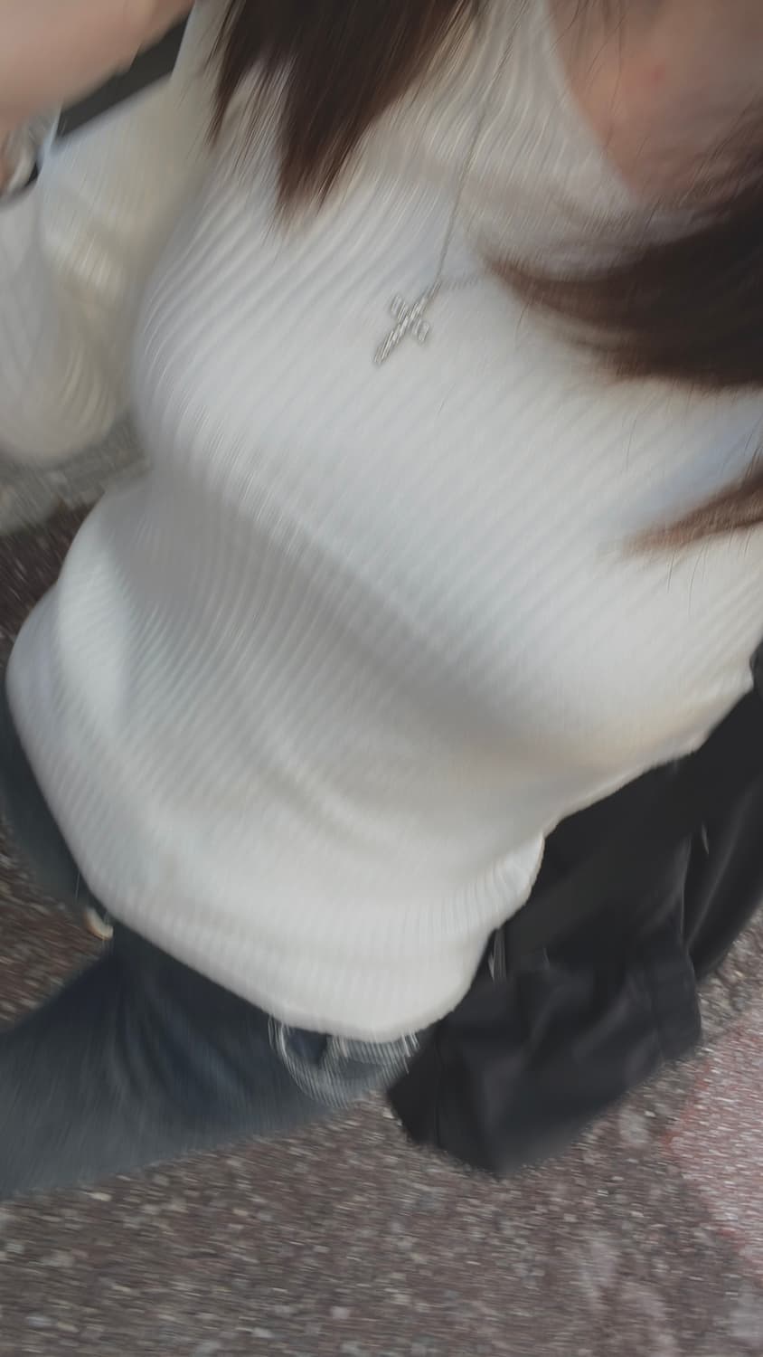 딱붙핏 아이보리 니트 상품이미지1
