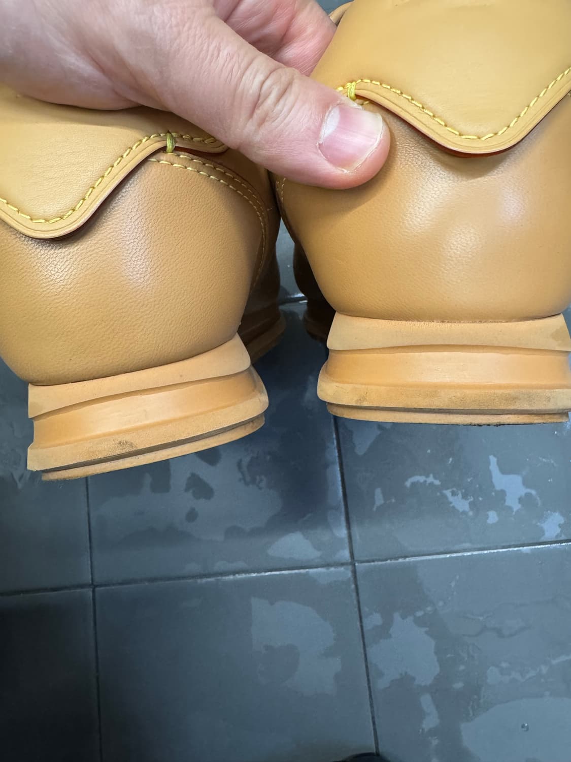 Louis Vuitton 루이비통 LV 버터소프트 로고 레더 코르테즈 상품이미지6