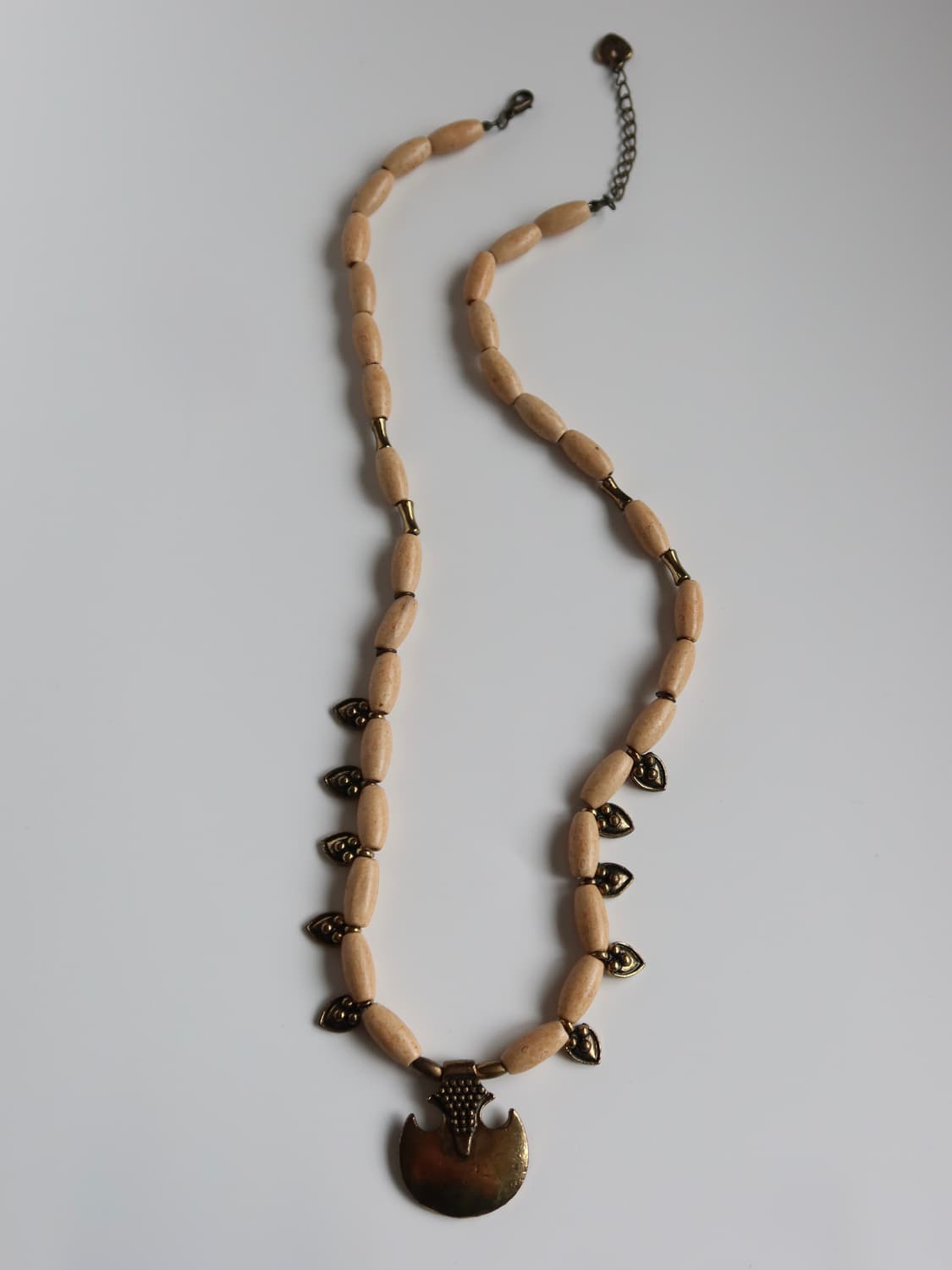 tribal crescent wood bead necklace 상품이미지3