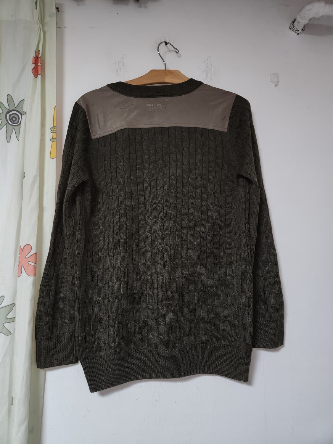 빈폴 꽈배기 브이넥 니트 카키색. 95 상품이미지2