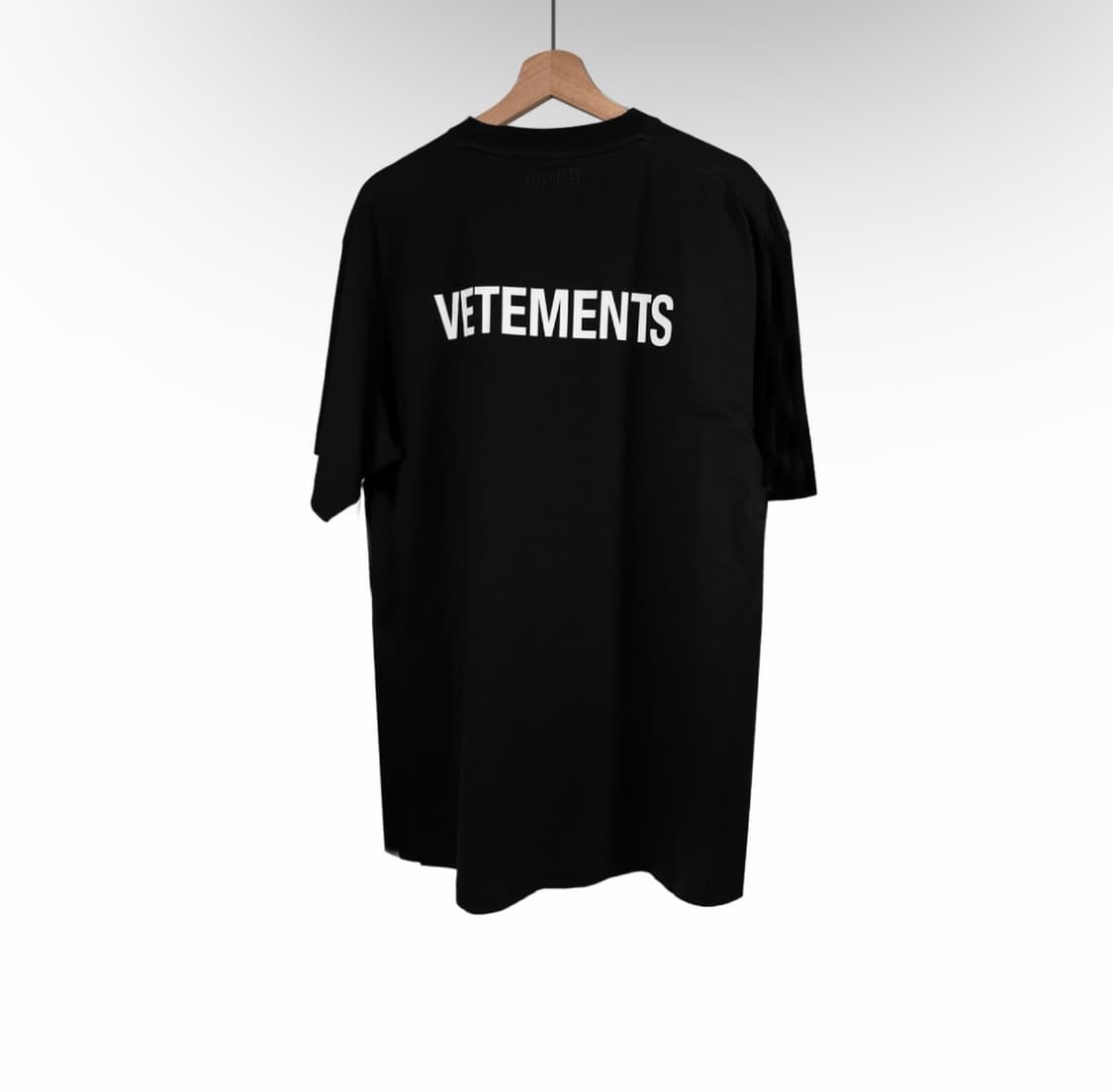 [L] 베트멍 남성 아이코닉 백로고 반팔 티셔츠 블랙 UA52TR240B 상품이미지3