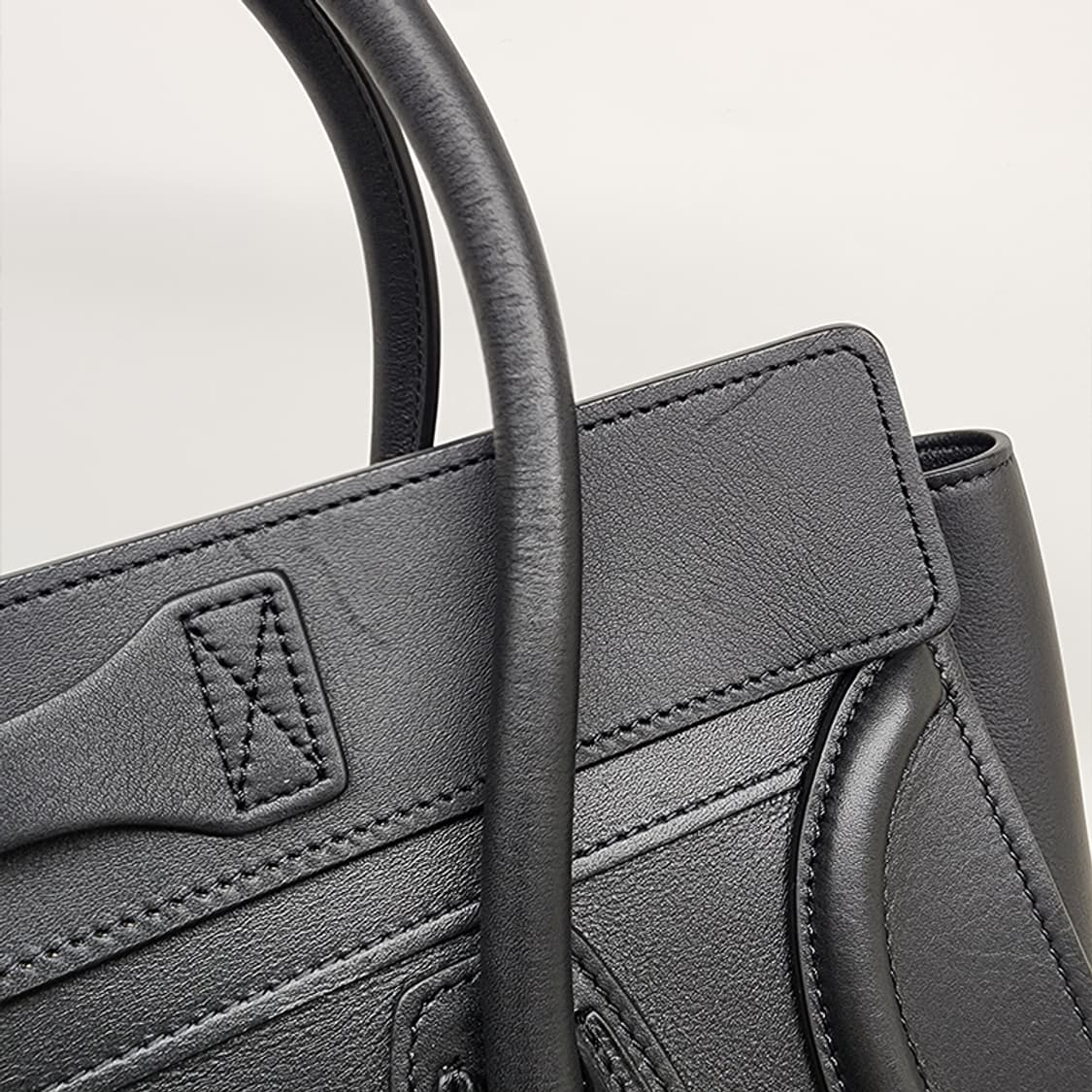 셀린느 189793DRU.38NO 카프스킨 마이크로 러기지백 블랙 상품이미지5