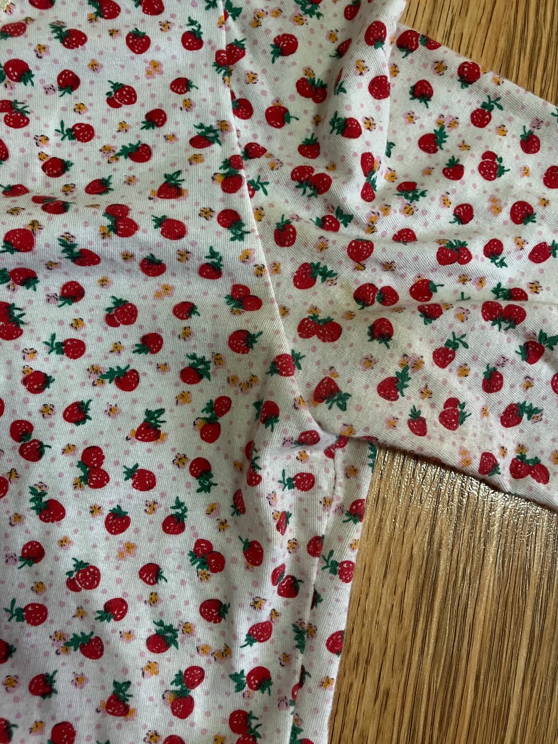 샵페어리 리틀 스트로베리 레이스 탑 아이보리 상품이미지3