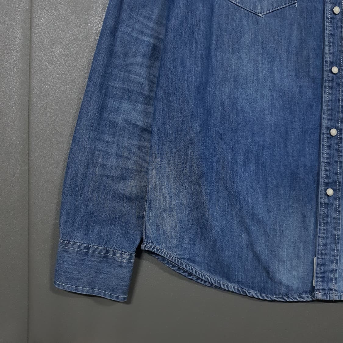L) 폴로 데님앤서플라이 자개 비즈 디테일 워시드 웨스턴 데님 셔츠 상품이미지3