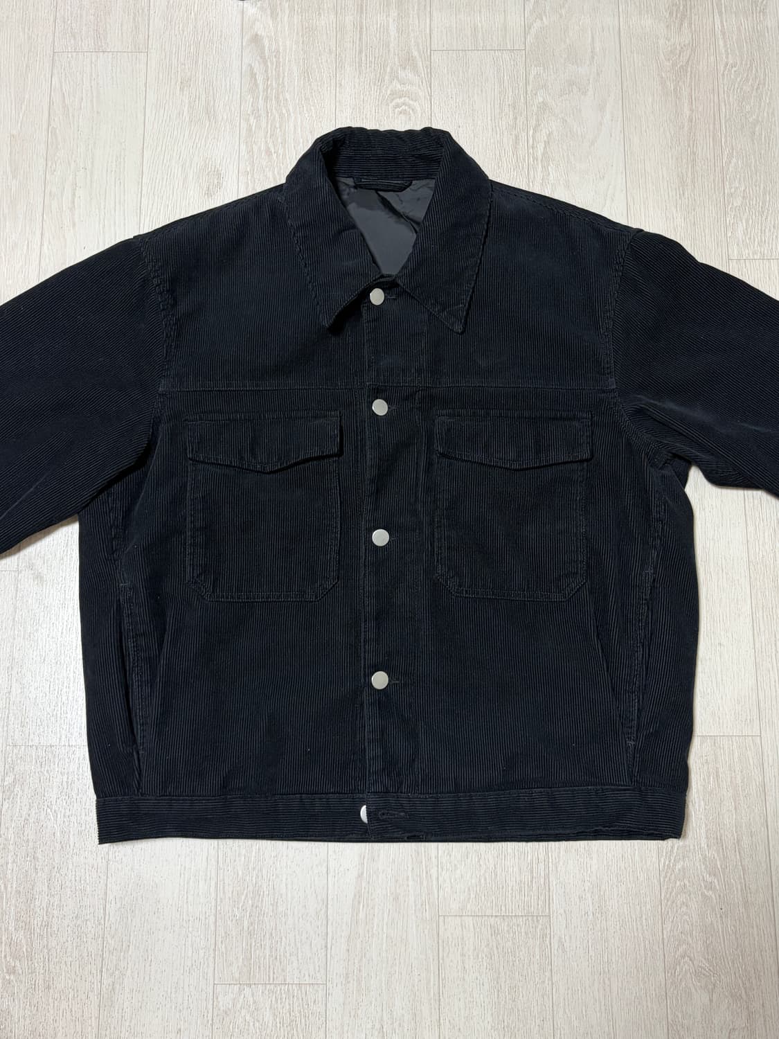 에잇세컨즈 코듀로이 숏 트러커 블랙 상품이미지1