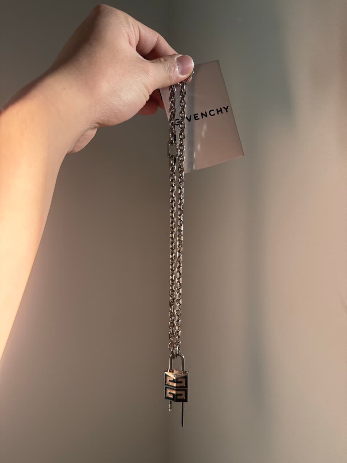 GIVENCHY LOCK & KEY NECKLACE 상품이미지1