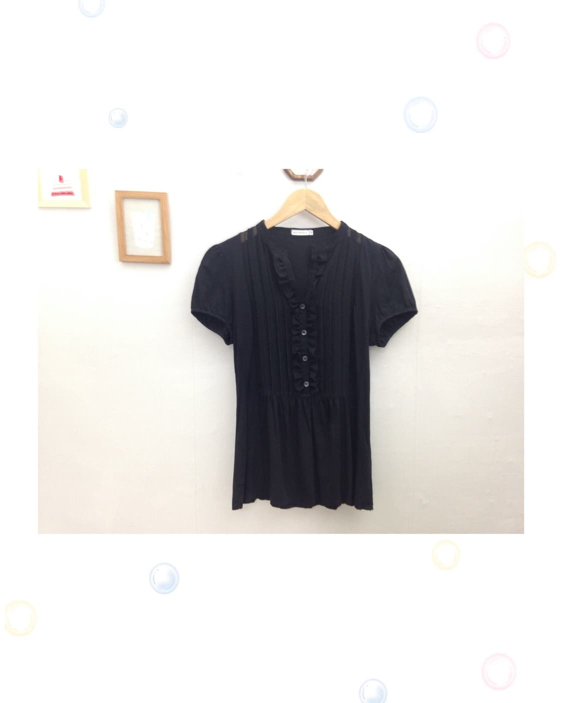 블랙 핀턱 프릴 블라우스 상품이미지1