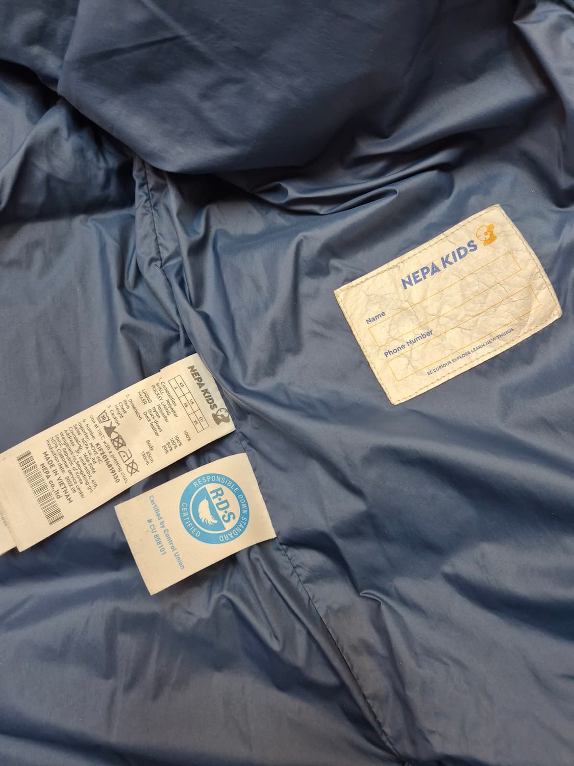 네파 키즈 패딩 130사이즈입니다. 충전재는 오리털 80%, 깃털 20입 상품이미지4