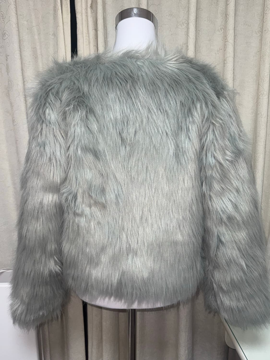 Silver semi crop fur jacket 상품이미지2