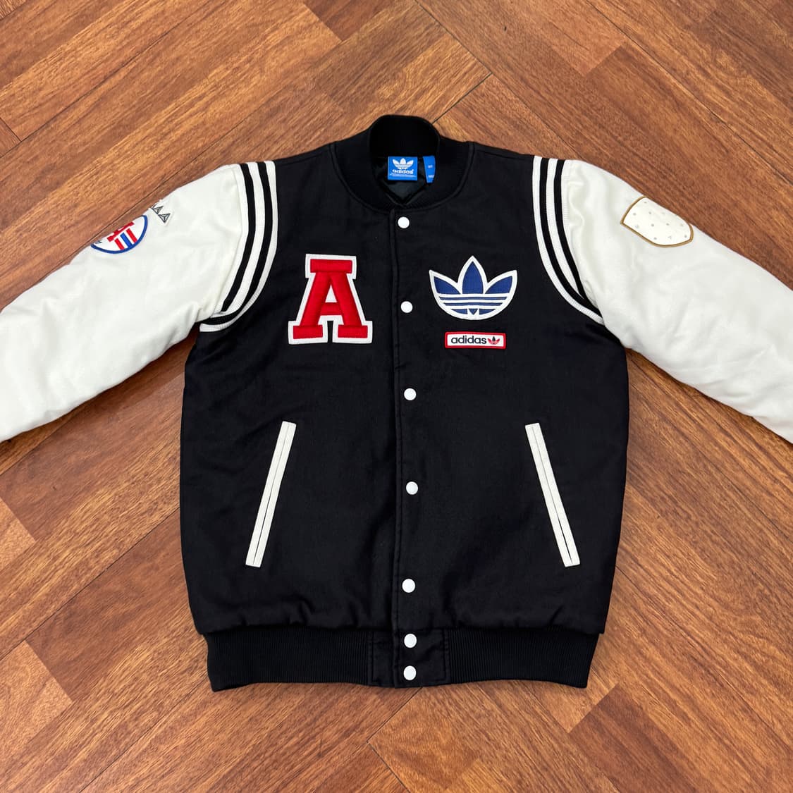 100 아디다스 패치 스타디움 바시티 자켓  상품이미지1