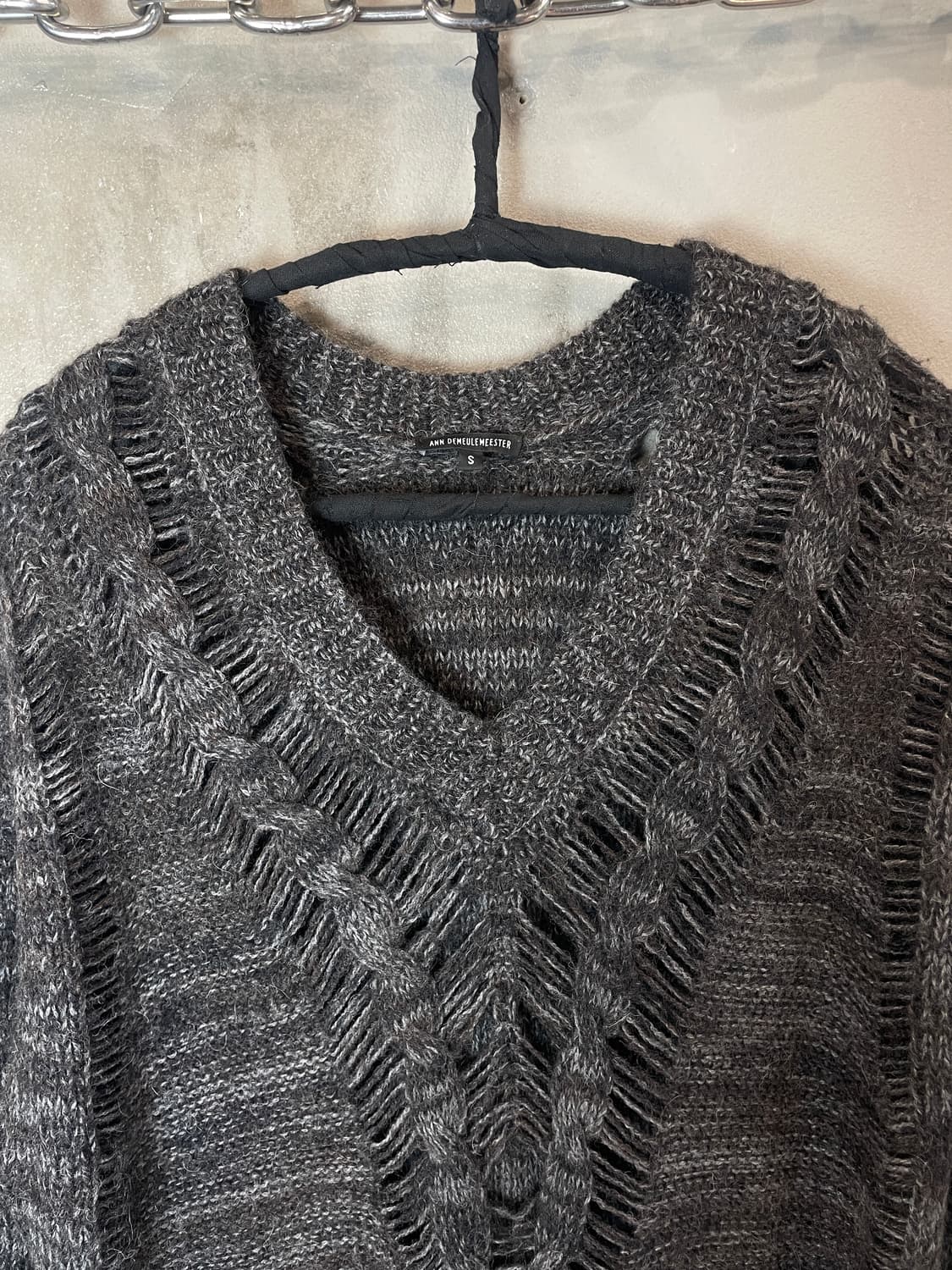 앤드뮐미스터 오픈워크 브이넥 니트 상품이미지3