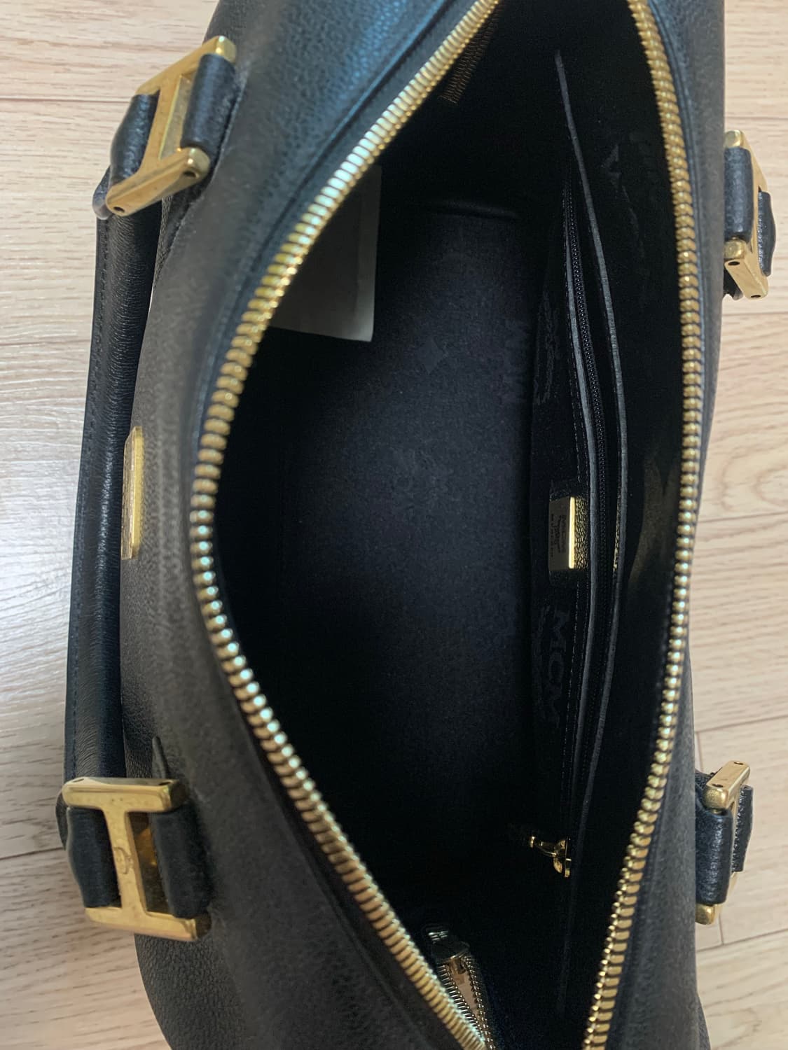 MCM 블랙 가죽 보스턴백 새상품 상품이미지3