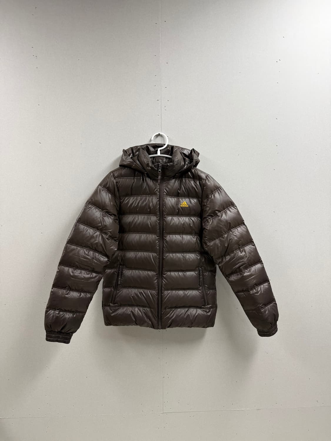 여성 85 / 아디다스 경량패딩 초코브라운 상품이미지1