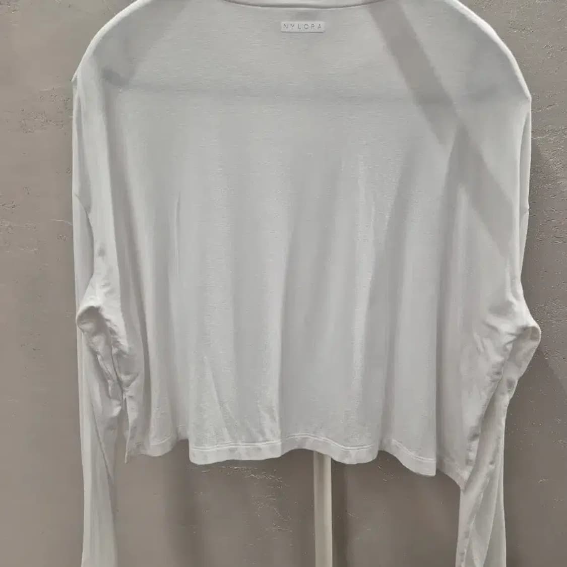 NYLORA 화이트 크롭 긴팔 티셔츠 M/L 상품이미지3