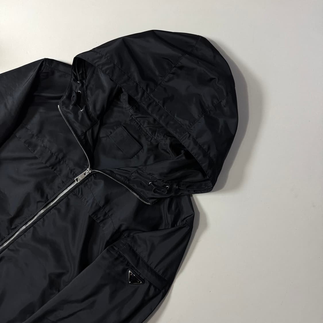 [54/당일출고]프라다 삼각로고 바람막이 상품이미지1