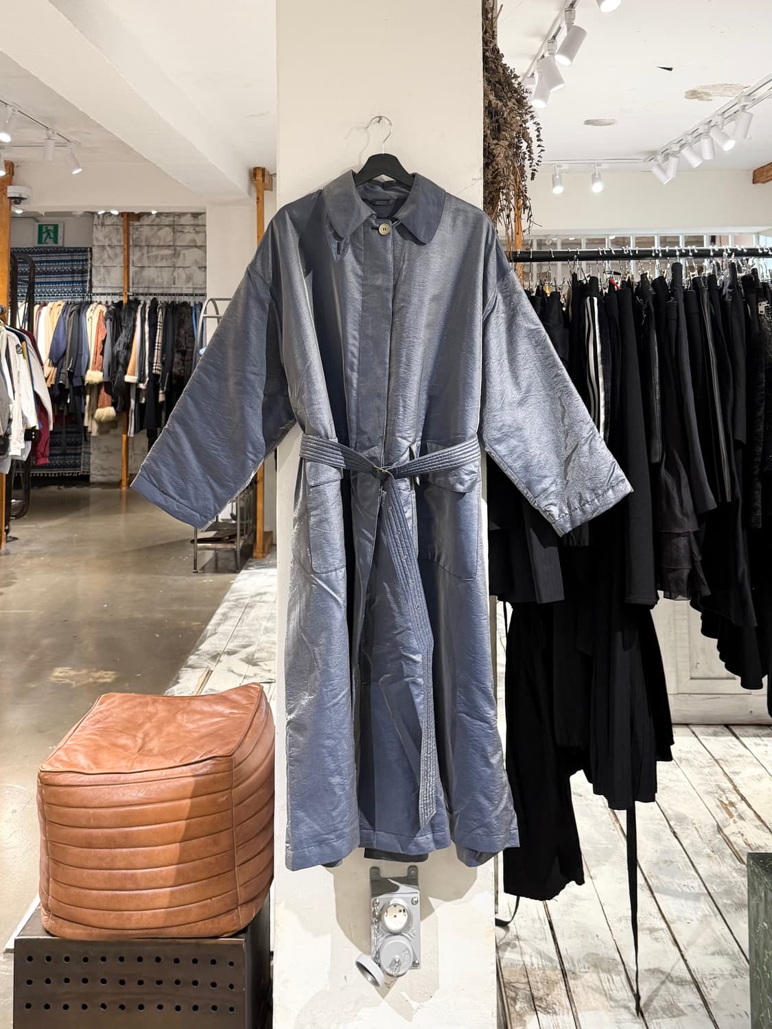 엠포리오 아르마니 블루 글로시 벨티드 패딩 롱 코트 상품이미지1