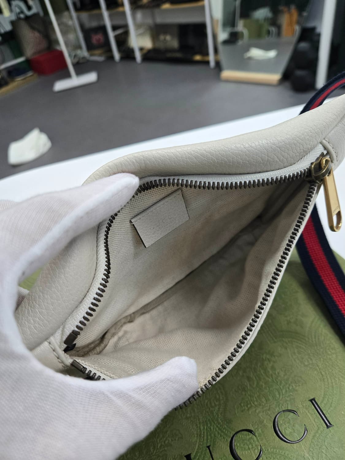 [40%할인] 구찌 띠로고 벨트백 힙색 상품이미지5