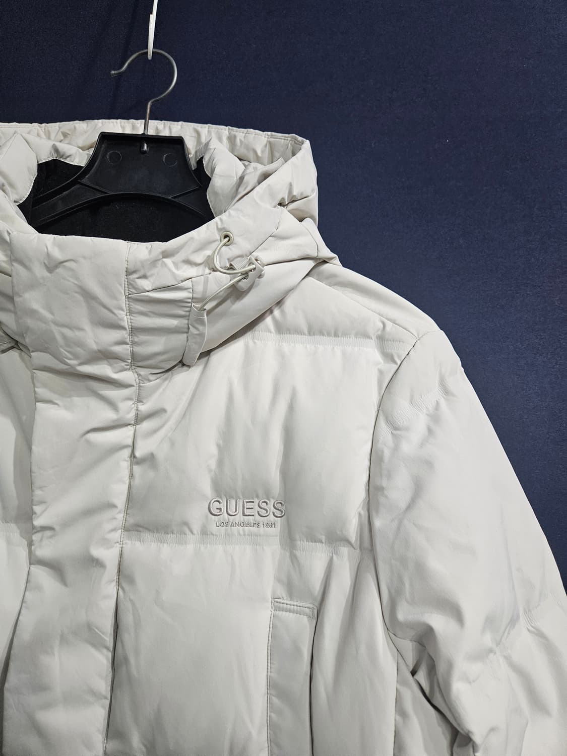 게스 아이보리컬러 남성 105 덕다운 롱패딩  상품이미지4