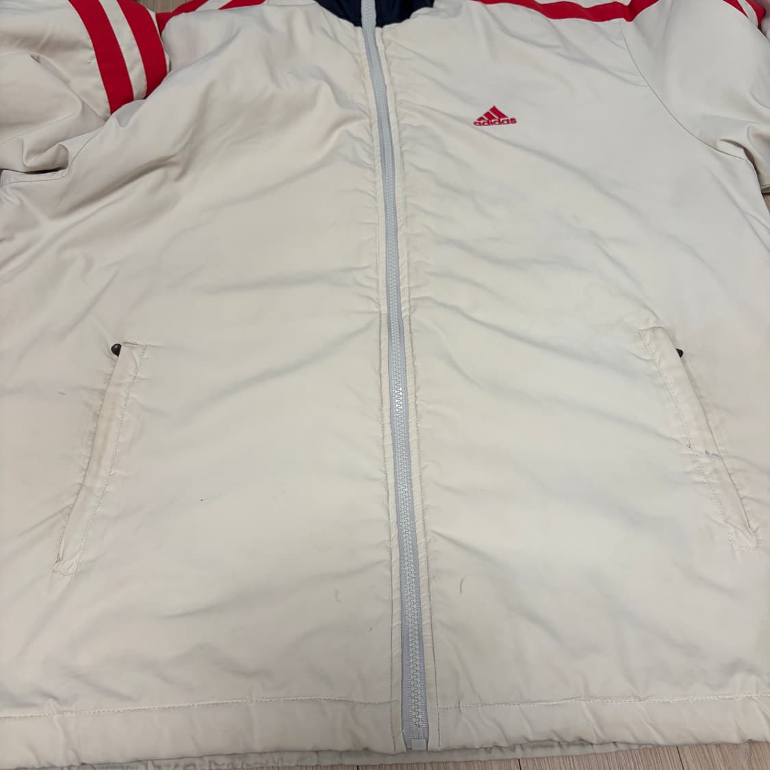 아디다스 올드스쿨 레드삼선 누빔 바람막이 점퍼 상품이미지5