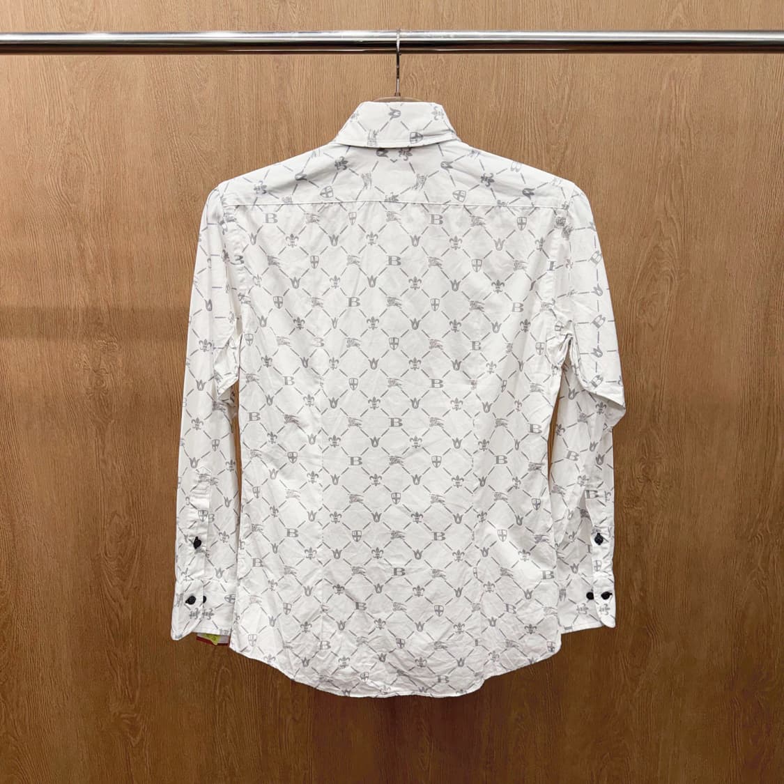 버버리 블랙 라벨 코튼 셔츠 로고 모노그램 패턴 디테일 레귤러핏 화이트 상품이미지3