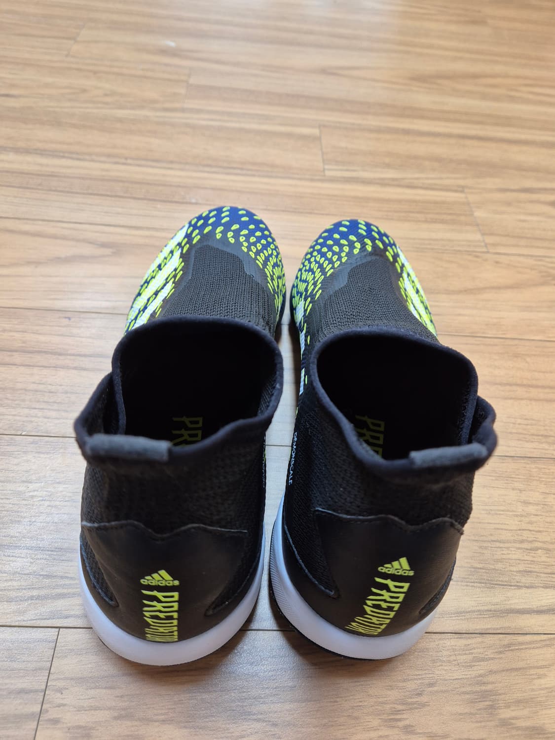 아디다스 프레데터 Freak.3 풋살화 260mm 판매합니다. 
쨍한 파 상품이미지8