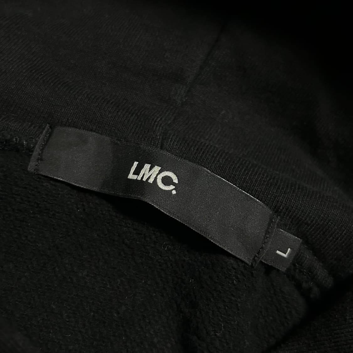 [L] LMC 엘엠씨 블랙 무빙 블랙 미드웨이트 후드티 상품이미지4
