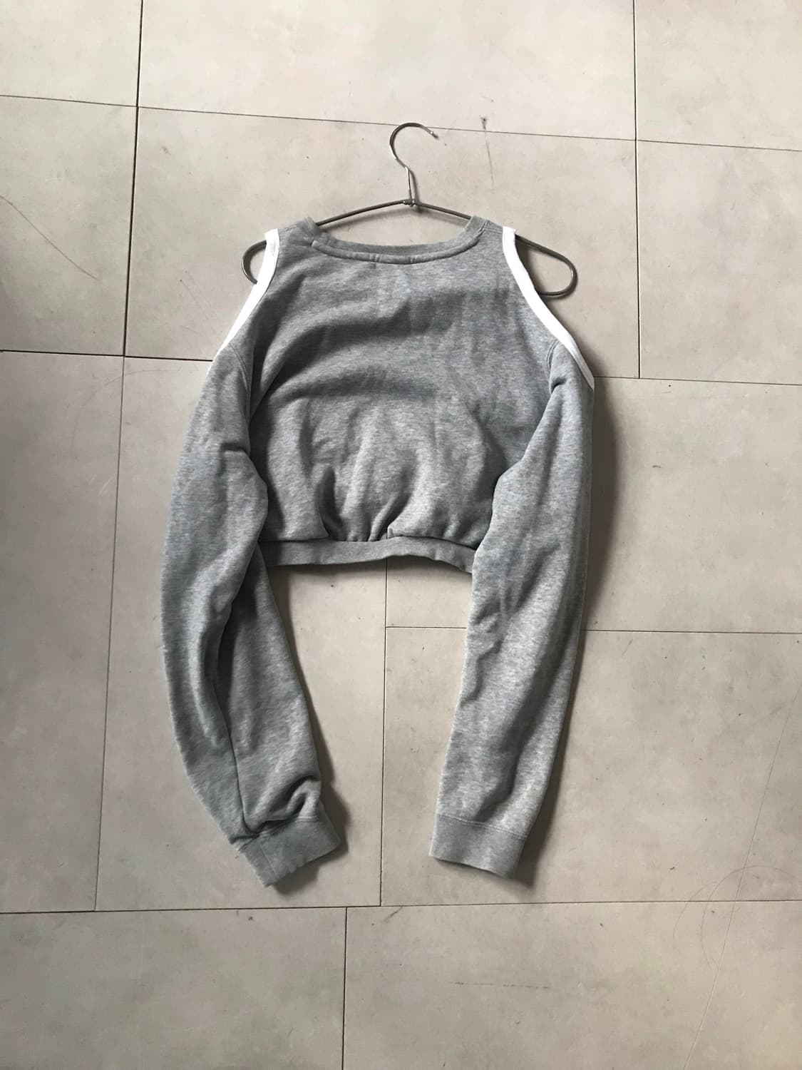 나이키 그레이 오프숄더 커스텀 맨투맨 상품이미지10