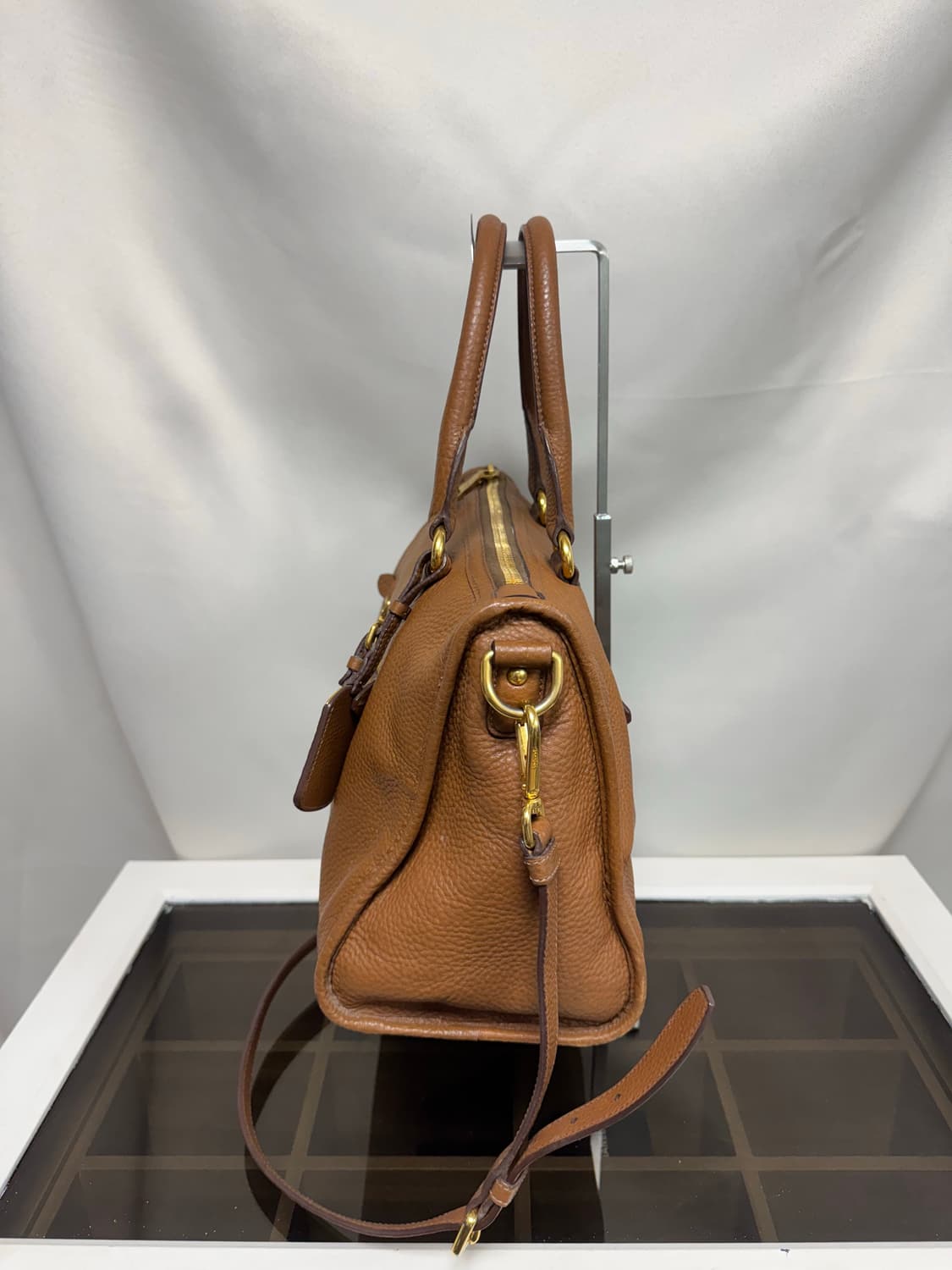 정품 프라다 레더 모터백 상품이미지9