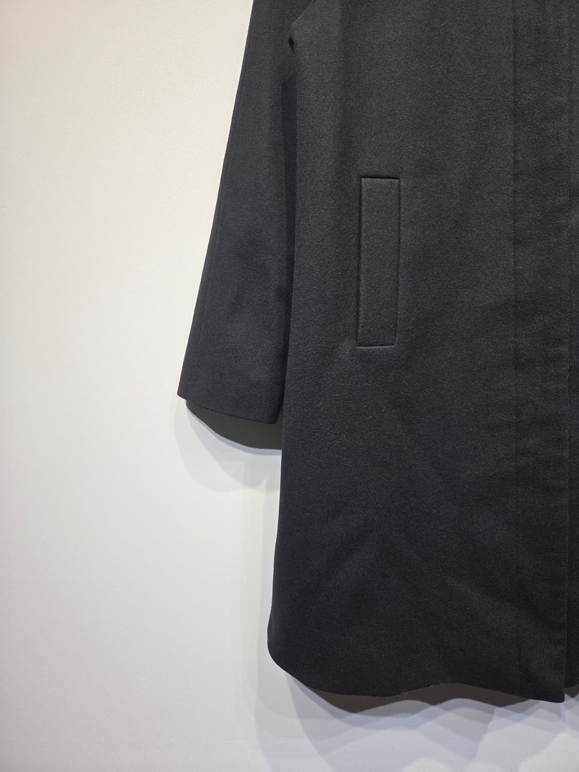 COS 코스 울 캐시미어 블렌드 봄버 넥 코트 상품이미지4