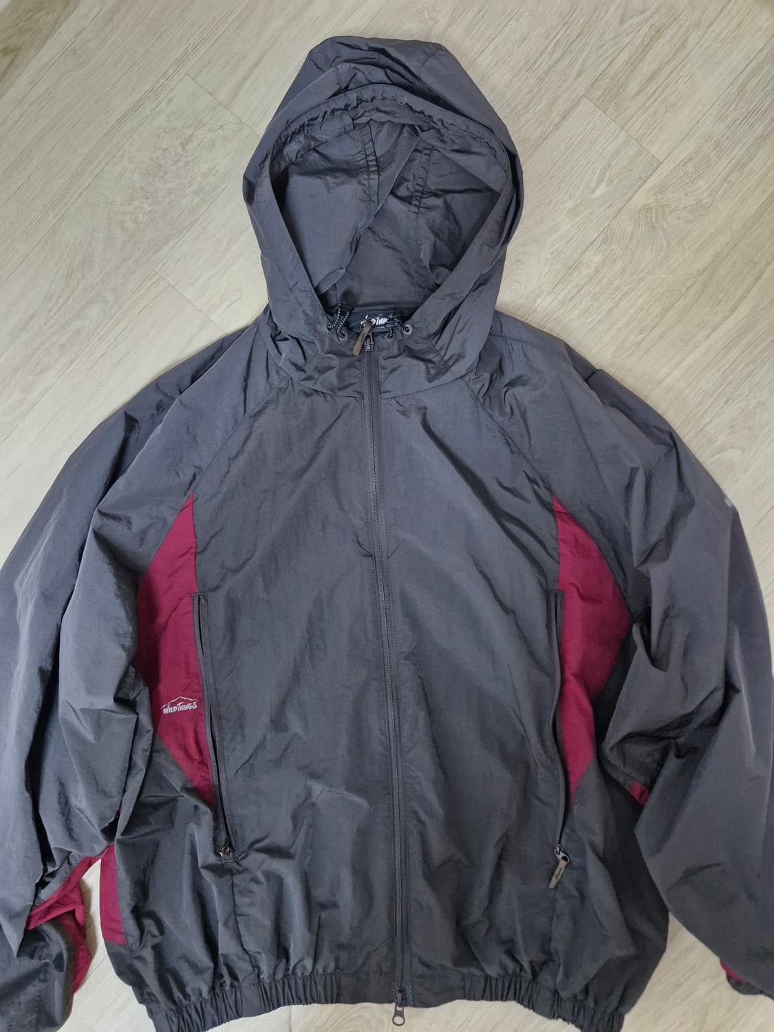 와일드띵스 바람막이 아미 자켓 그라파이트 L사이즈 판매합니다 상품이미지1