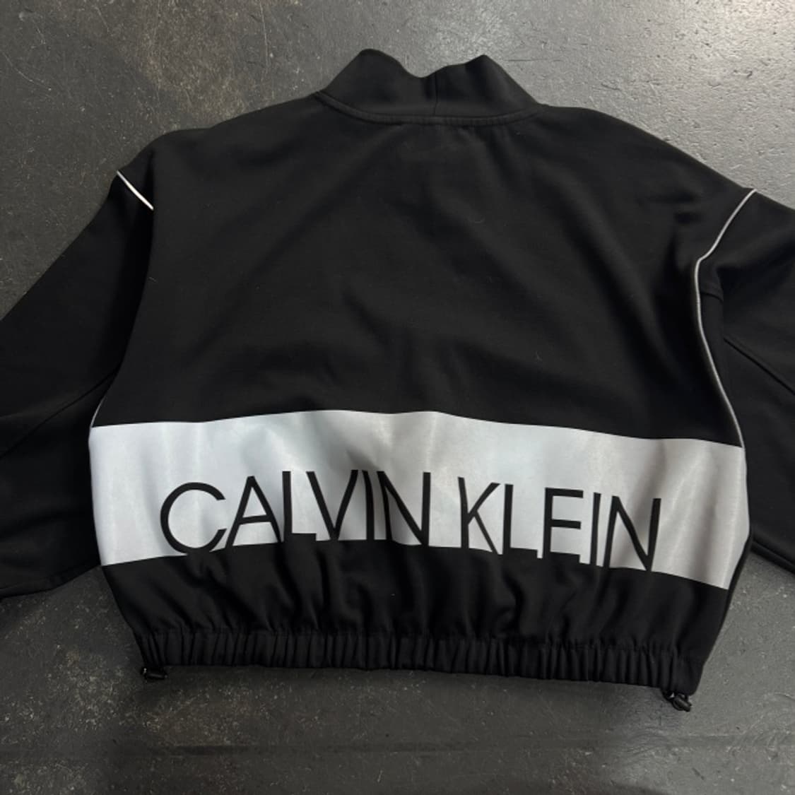 캘빈클라인 크롭 맨투맨 상품이미지5