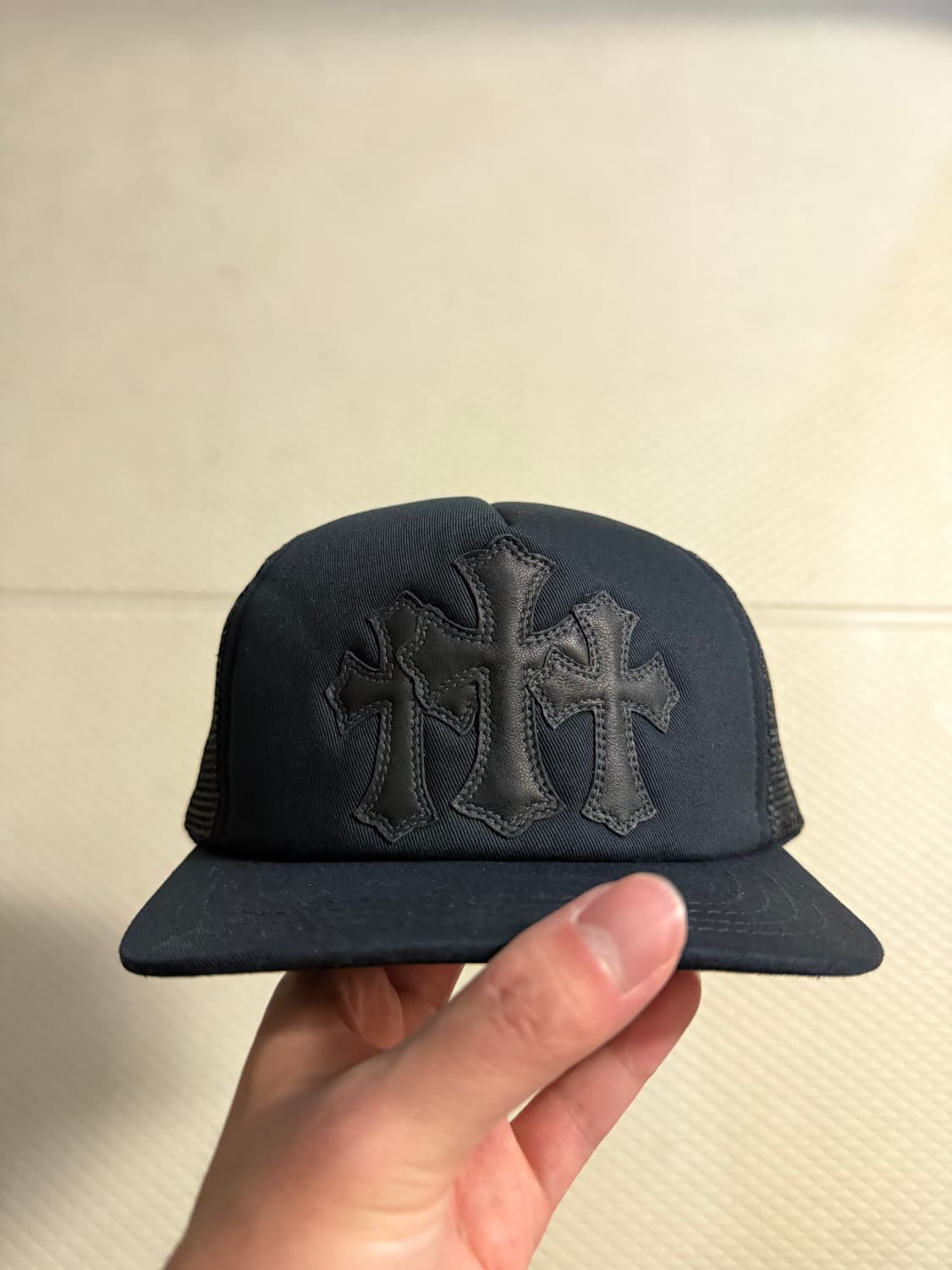 [OS] 크롬하츠 레더 트리플 크로스 블랙 매쉬캡 상품이미지1