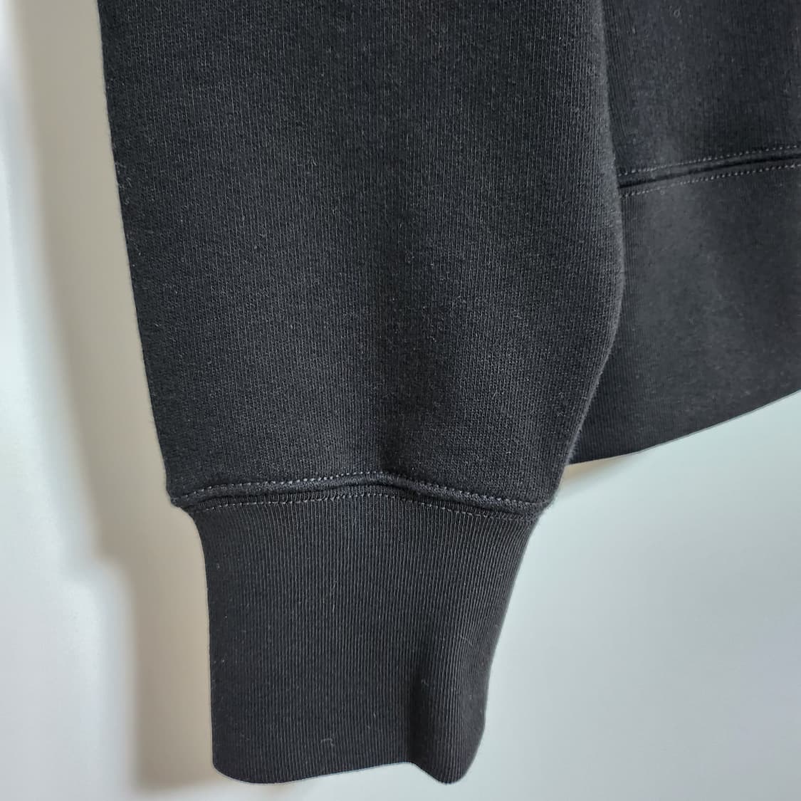 [L] 아미 블랙 체인 하트자수 맨투맨 E20HJ031 상품이미지5