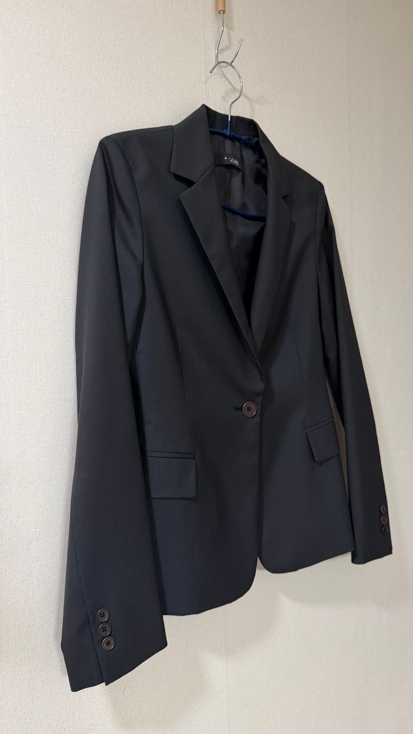 미샤 블랙 슬림핏 블레이저 55 심플한 기본템으로 활용도 좋아요 상품이미지2