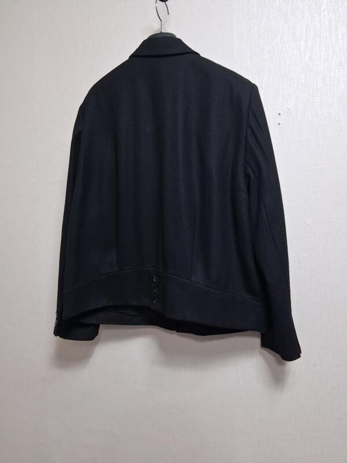 부티크 에코 가오리핏 숏자켓 77사이즈입니다. 검정색상에 순모 울 모직  상품이미지3