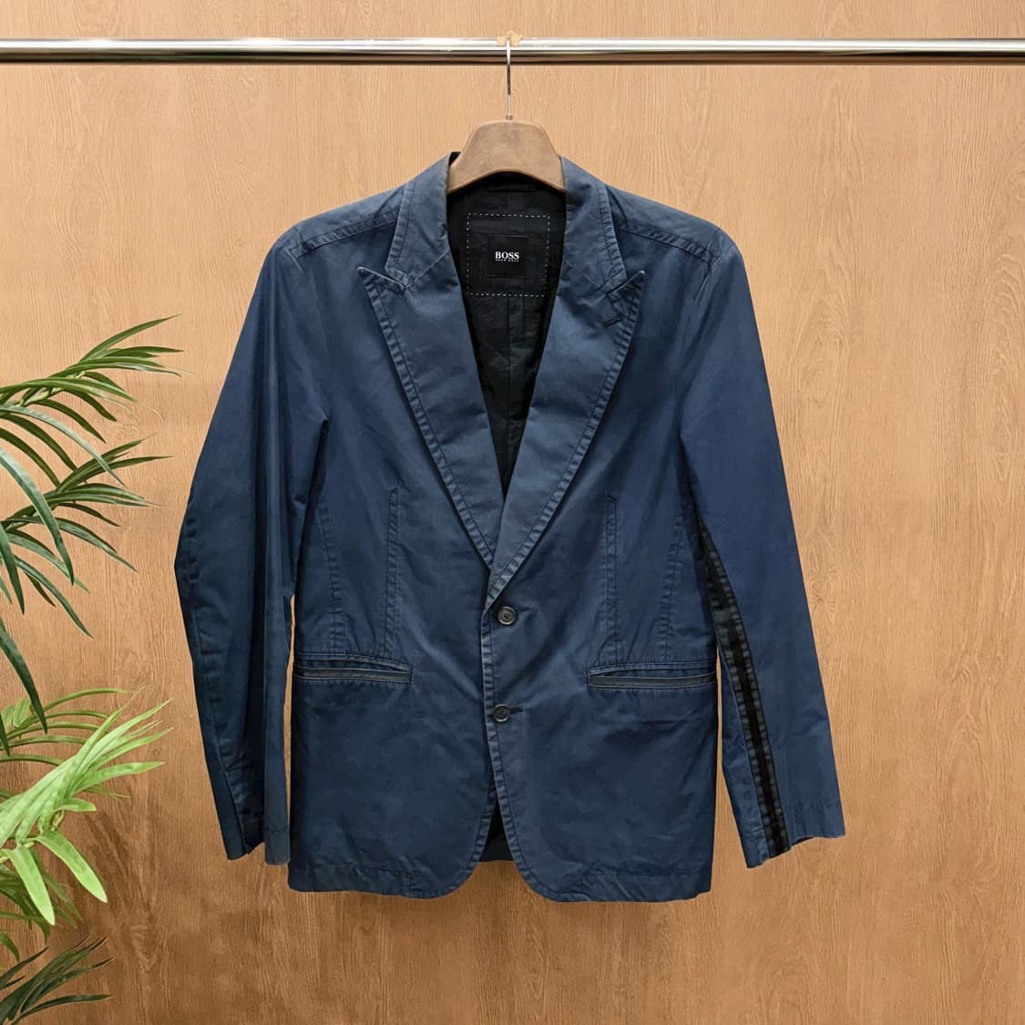 휴고 보스 코튼 테일러드 자켓 슬리브 블랙 테이핑 스티치 디테일 네이비 상품이미지1