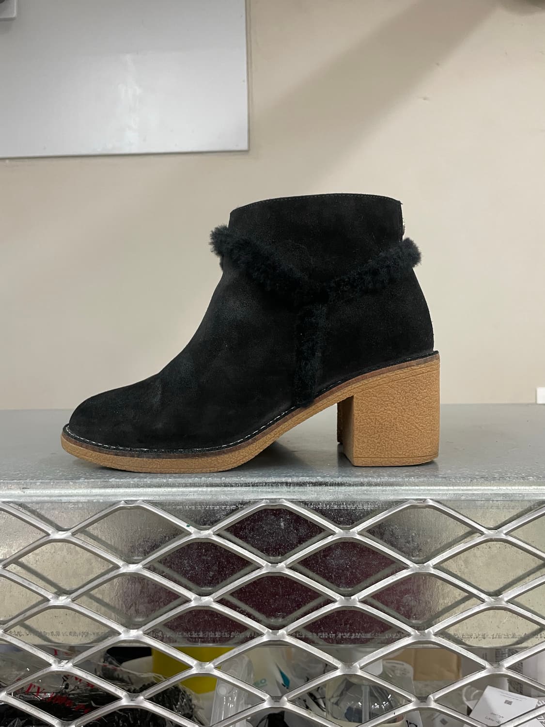 어그 카센 블랙 스웨이드 앵클 부츠 240 상품이미지1