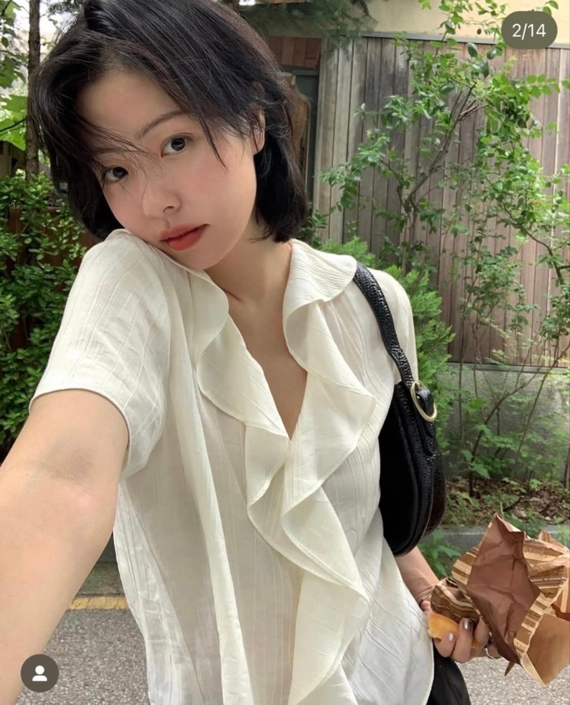 오브네어 줄라이 프릴 블라우스 웨이브 셔링 여름 반팔 실크 브이넥 상품이미지1