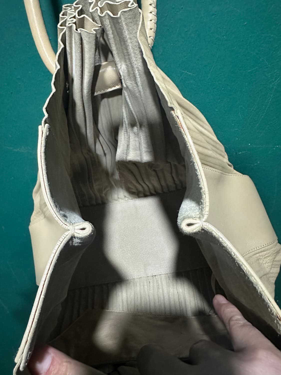 조르지오알마니 양가죽 플리츠 숄더백 상품이미지6