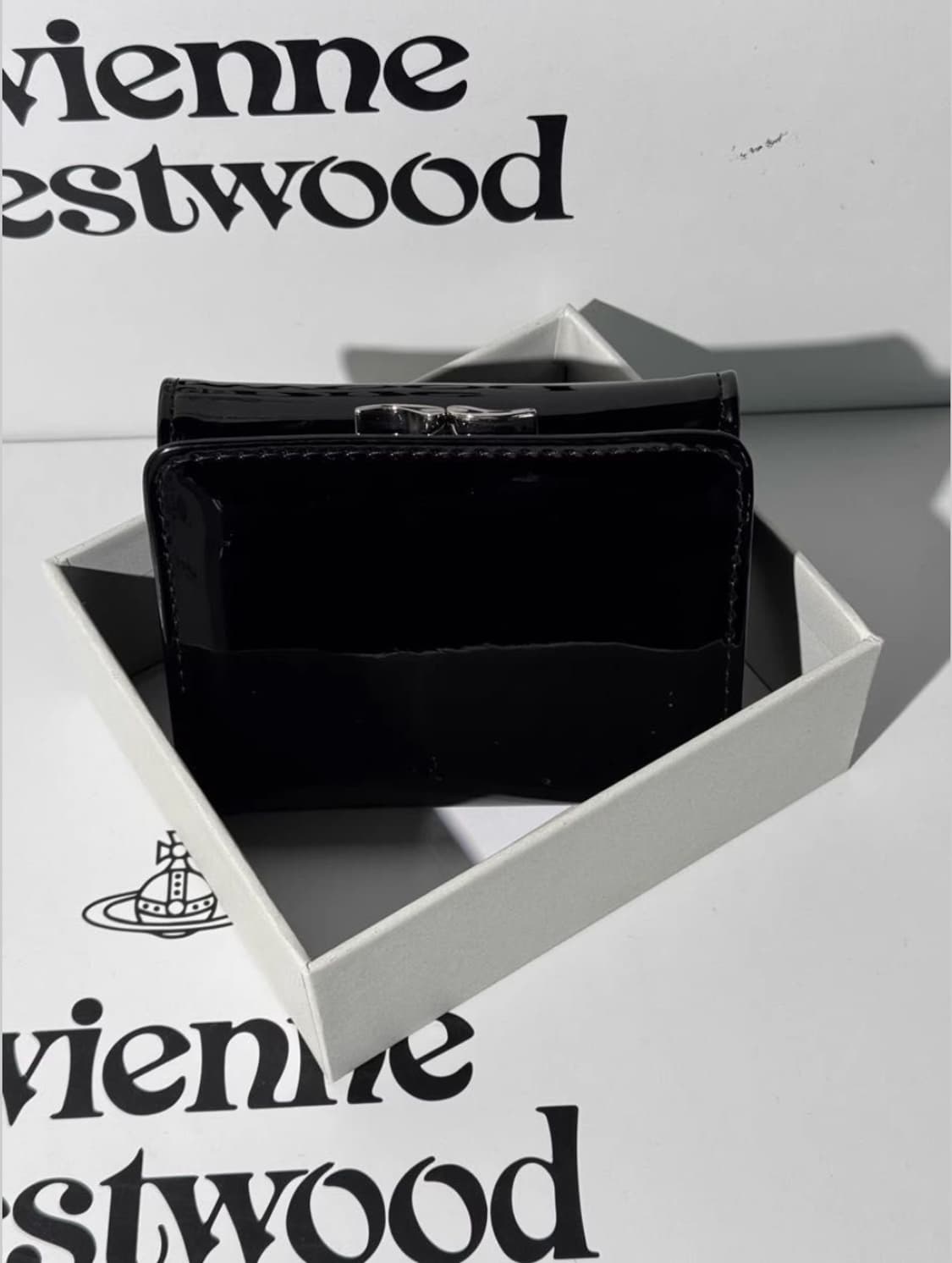 비비안웨스트우드 아카이브 블랙 애나멜 레더 은장 하프월렛 반지갑 상품이미지2