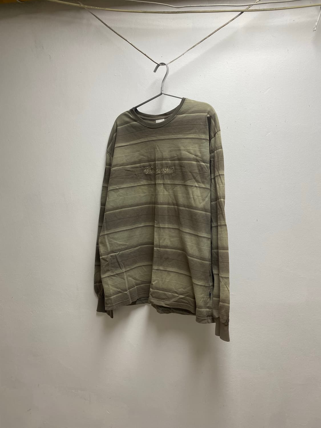 디스이즈네버뎃 올리브 스트라이브 롱슬리브 상품이미지1