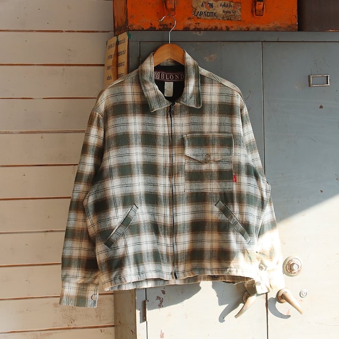 (착용컷) BLOND 플란넬 체크 자켓 (100) 상품이미지3