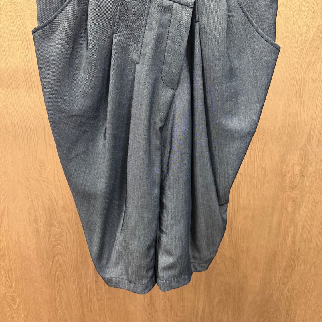 엠포리오 아르마니 하프 팬츠 언발란스 랩 레이어드 디테일 차콜 그레이 상품이미지5