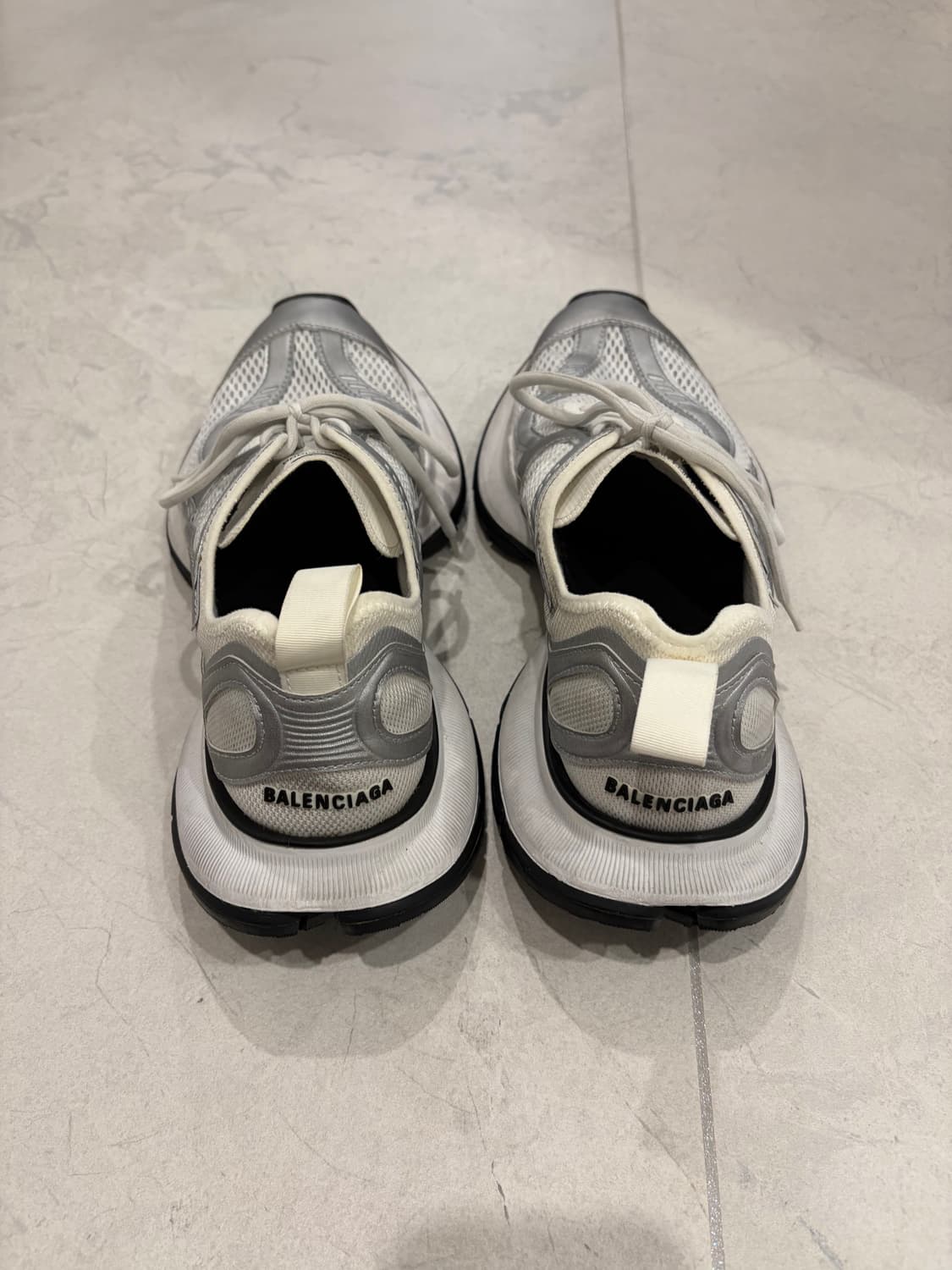 발렌시아가 서킷 스니커즈 실버 상품이미지3